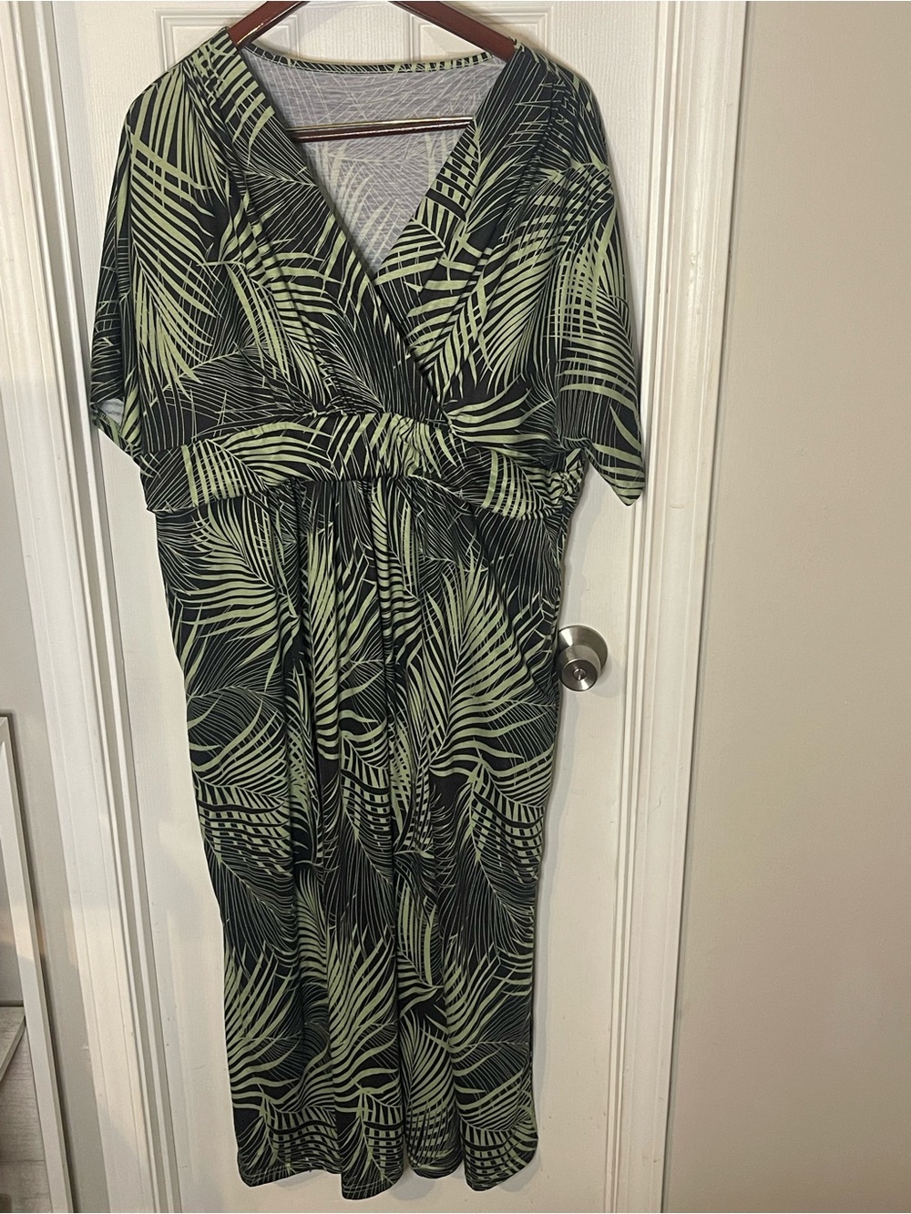 Leaf-Print Maxi Dress in Green and Black